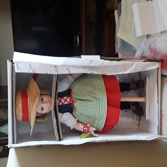Shirley Temple "Heidi" Doll from Danbury Mint., Silver Screen Dolls - Picture 1 of 11